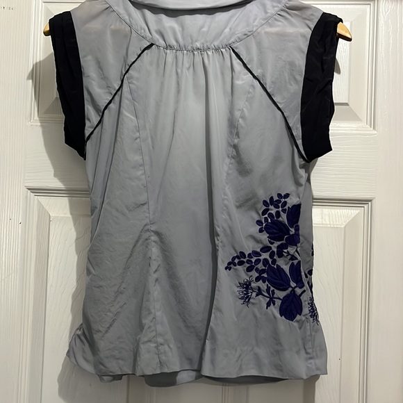 Anthropology top with purple grey accent with side buttons - Picture 5 of 6